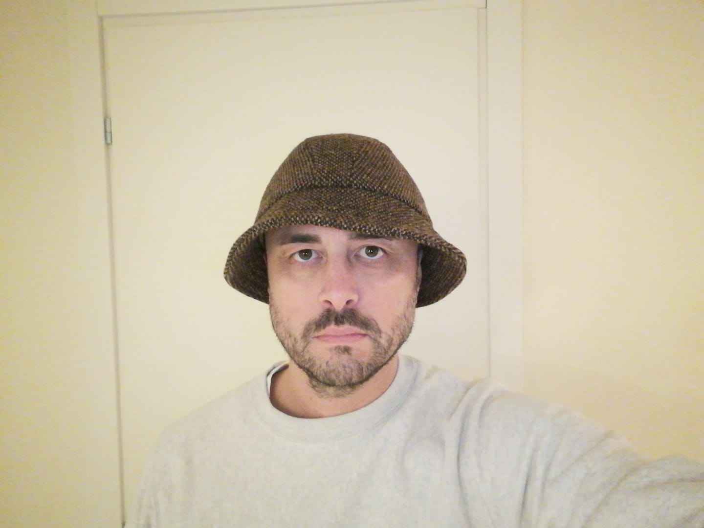 Customer photo review of Eske Travel Hat Tweed