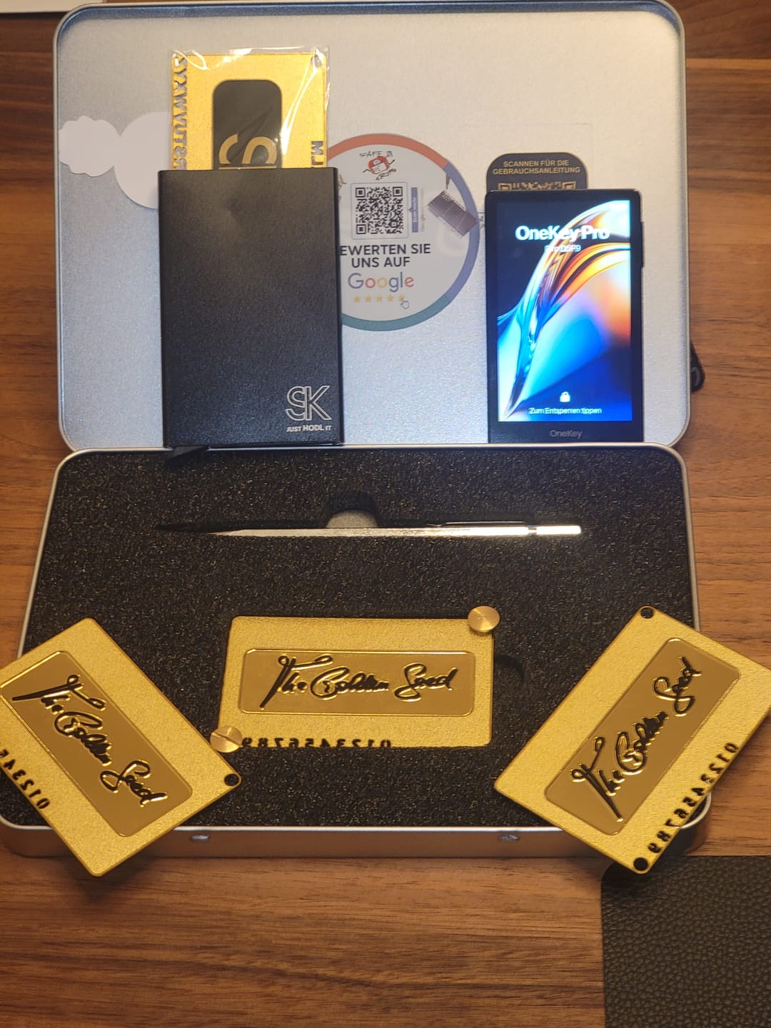 Customer photo review of "Exklusives Luxus-Bundle: Steelwallet & Hardwarewallet – The Golden Seed & OneKey Pro für maximale Sicherheit"