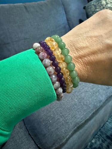 Customer photo review of Pulsera de Amatista 💜🛡️🔄 (6 mm) Protección, Purificación y Transmutación