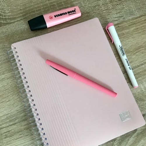 Avis photo d'un client sur OXFORD Porte fiches bristol A5 School Life # 80 vues / 40 pochettes - Rose pastel