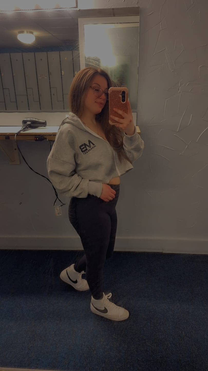 Customer photo review of Boyfriend Cropped Hoodie