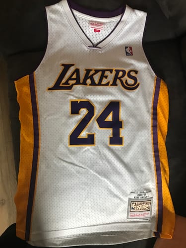 Customer photo review of MAGLIA NBA RETRO K.BRYANT N.24 LOS ANGELES LAKERS 2008/09