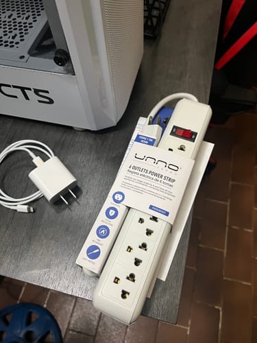 Customer photo review of Regleta Unno Tekno 6 Tomas 120V Proteccion Contra Picos Y Sobrecargas Color Blanco PW5081WT