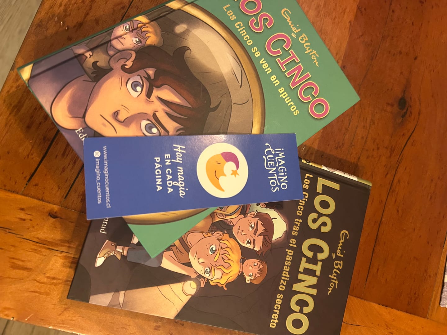 Customer photo review of LOS CINCO: TRAS EL PASADIZO SECRETO