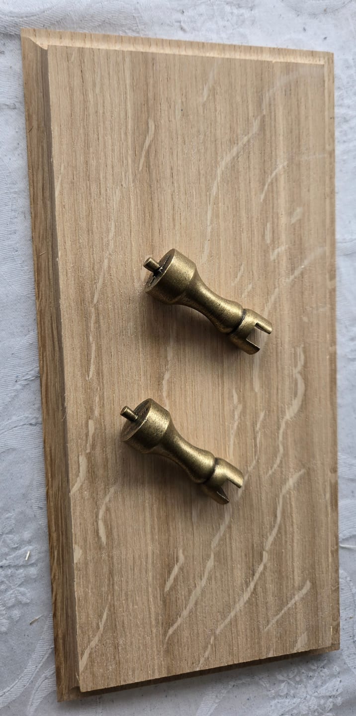 Customer photo review of Peana de Roble Macizo + 2 Soportes Fundición Latonado
