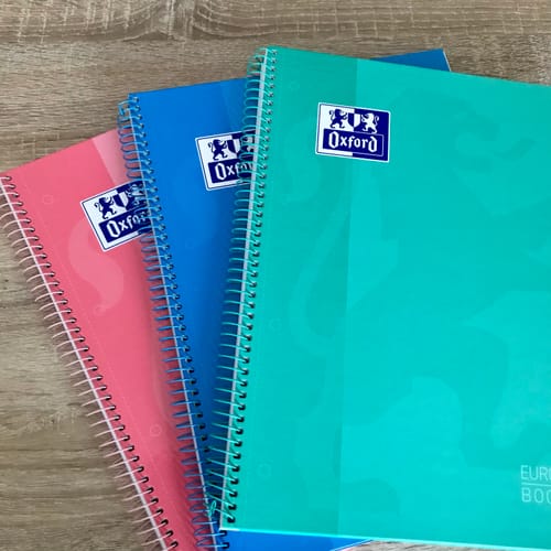 Avis photo d'un client sur Cahier à spirales European Book OXFORD # Couverture rigide - 160 pages A4 détachables - petits carreaux