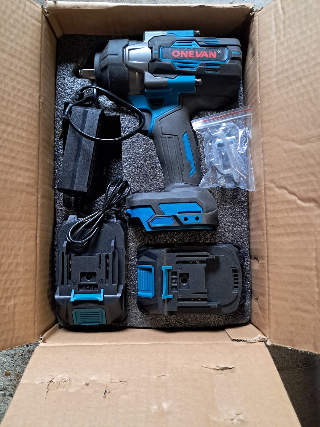 Customer photo review of ONEVAN 1/2" 2800N·m Brushless Cordless Impact Wrench | For Makita 18V Battery