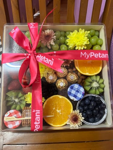 Customer photo review of Gold Fruit Platter