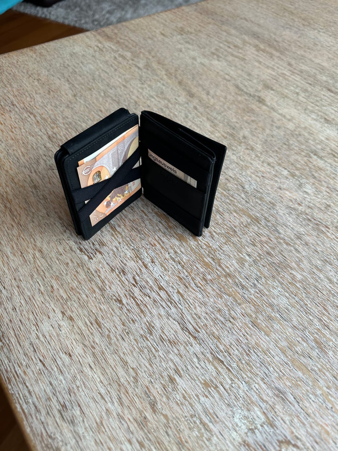 Customer photo review of Flap Boy XL - Magic Wallet with Coin Pocket