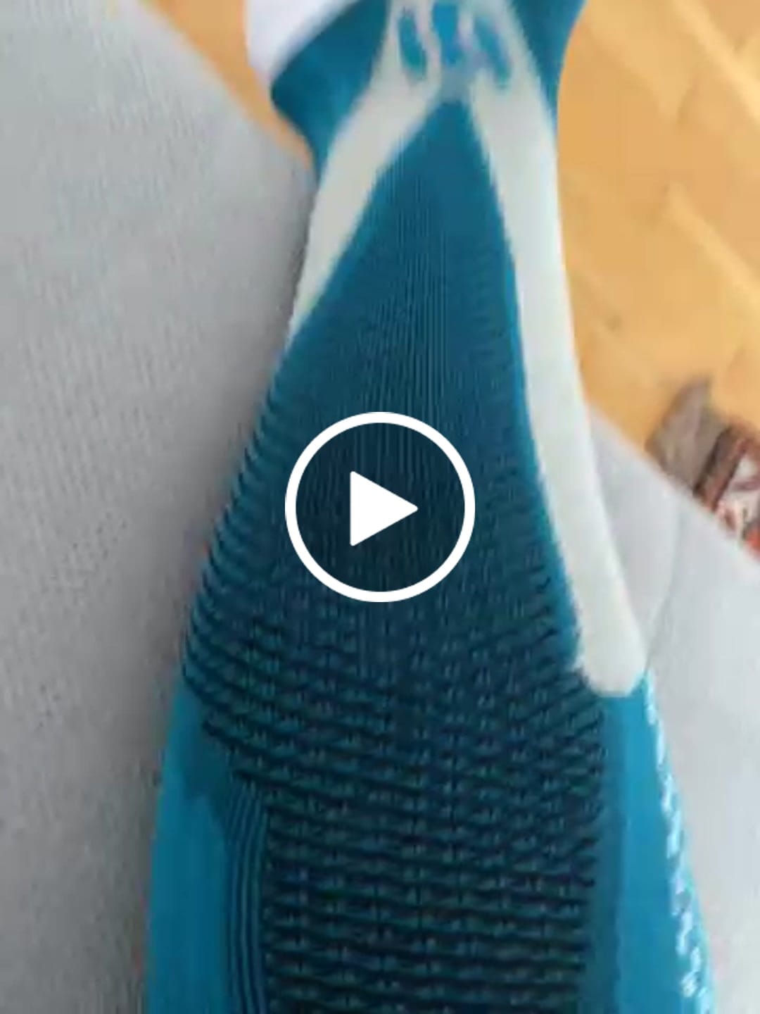 Customer video review of VitalFlow™️ farbenfrohe Kompressionssocken