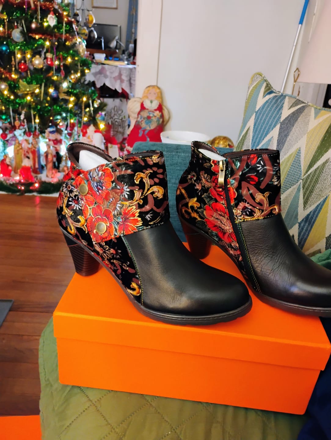 Customer photo review of Retro Handmade Radiant Pattern Ankle Boots