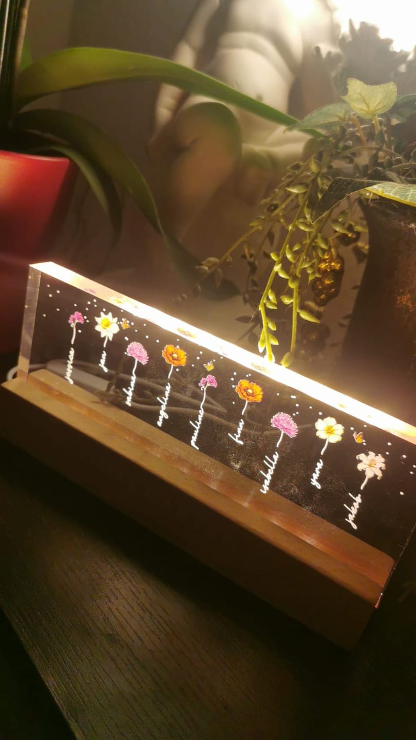 Customer photo review of Omas Garten - Personaliserter LED Aufsteller mit Blumen und Namen