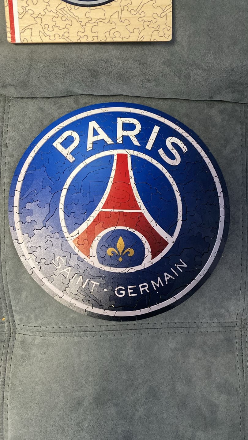 Customer photo review of PSG FC® Logo - Holzpuzzle