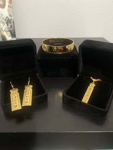 Customer photo review of Malama Bundle | 20% OFF (1 Bracelet, 1 Necklace, 1 Earring)