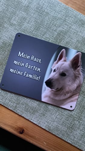 Customer photo review of Hunde-Türschild personalisiert mit Foto & Text (UV- und wetterfest)