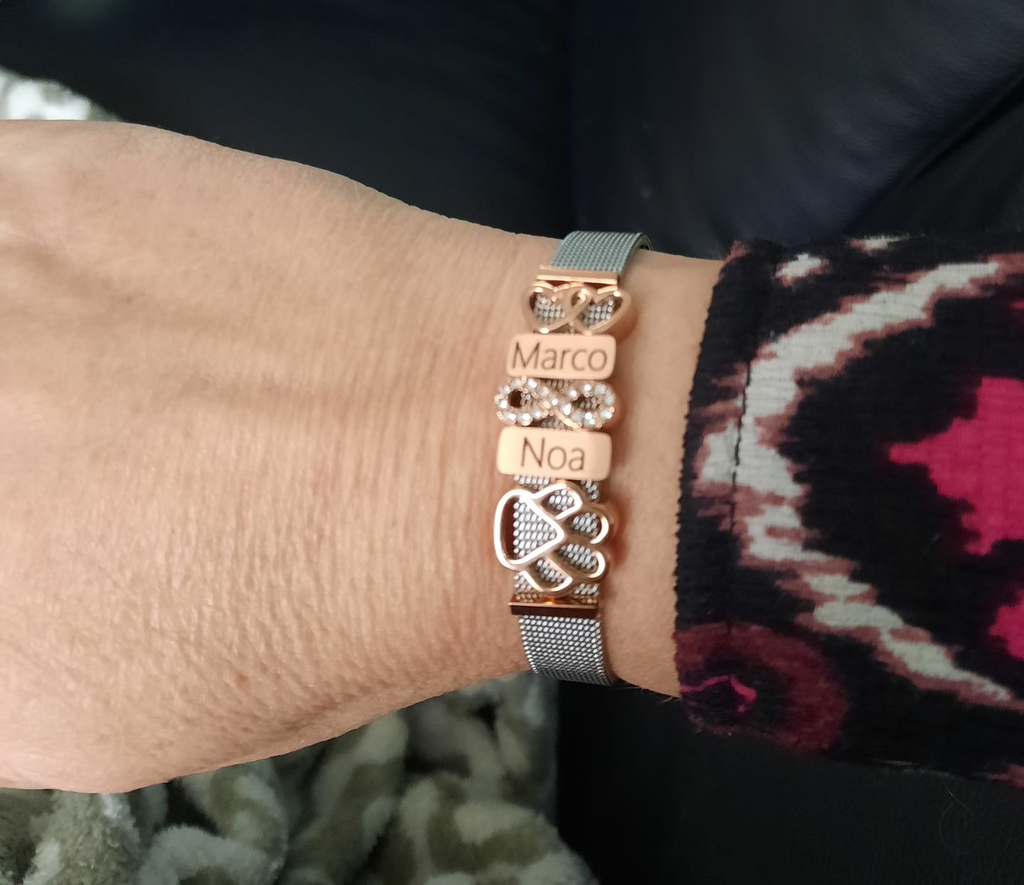 Customer photo review of Mesh charm infinity stones rosé gold