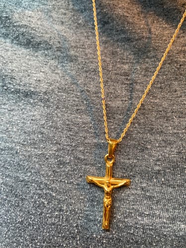 Reseña con foto de un cliente sobre Cross Minimal Pendant Oro