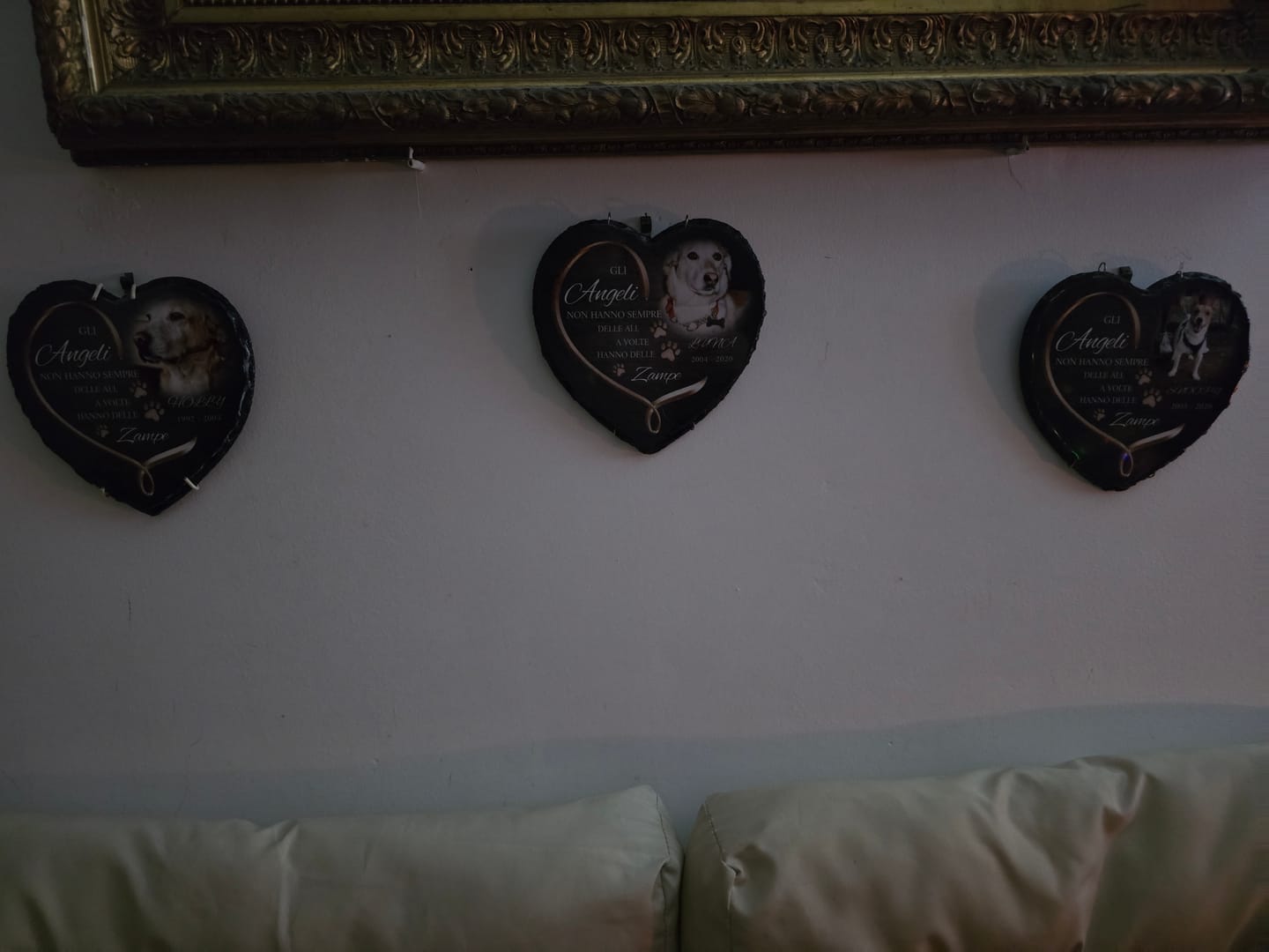 Customer photo review of Gli angeli hanno delle zampe - Cuore in ardesia personalizzato
