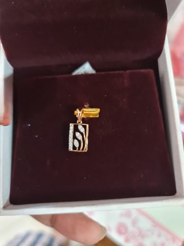 Customer photo review of Rose Gold Tetragon Diamond Pendant