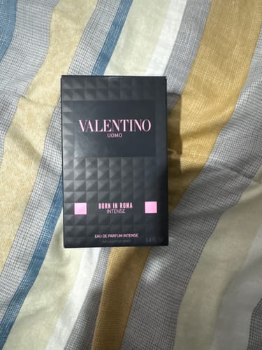 Reseña con foto de un cliente sobre Perfume Valentino Uomo Born in Roma Intense 100ml EDP