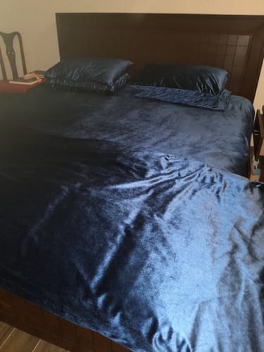 Customer photo review of Navy Blue Velvet-Bed Set 8 Pcs (Luxury)