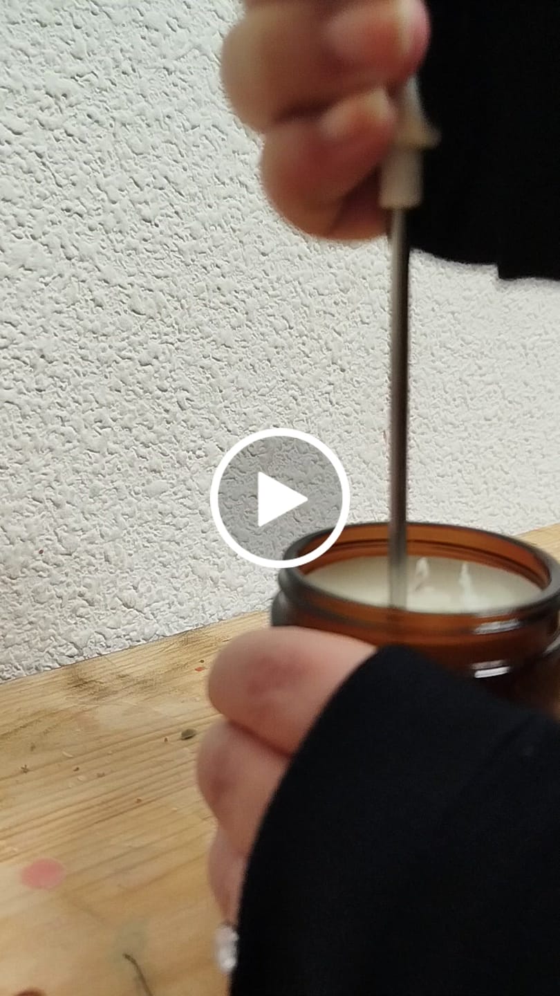 Customer video review of Tarro ámbar con tapa negra de 180 ml