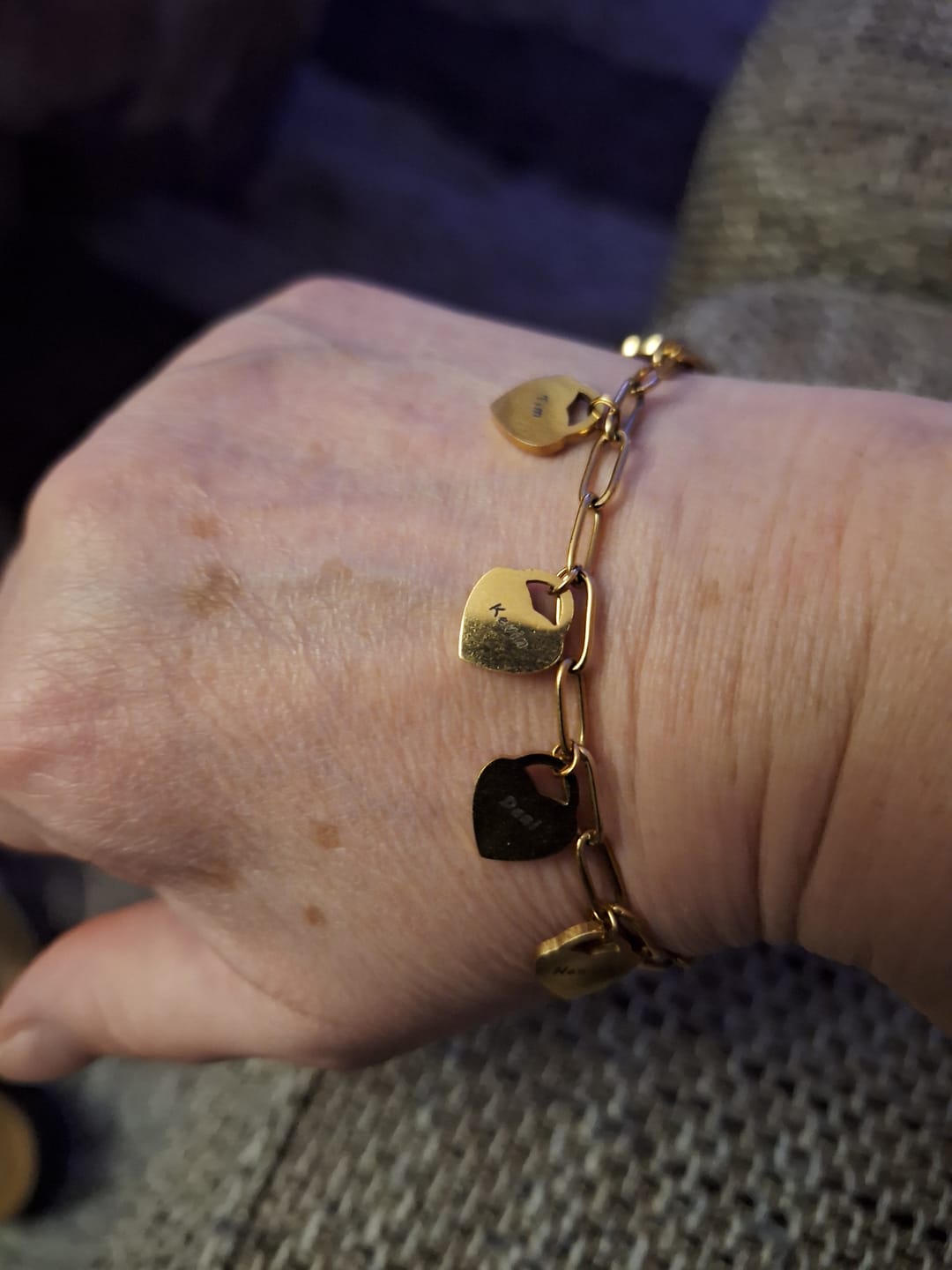 Customer photo review of Armband mit personalisierten Herzanhängern