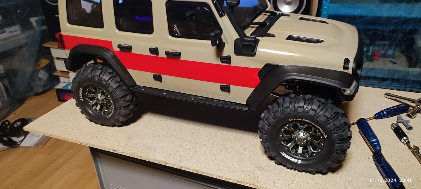 Customer photo review of 1/7 Scale 4WD Brushless RC Crawler MK-07 Hand-Painted Dinosaur Themed Design
