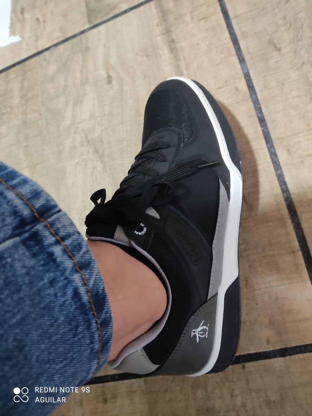 Customer photo review of Tenis Style Hank Negro Con Blanco