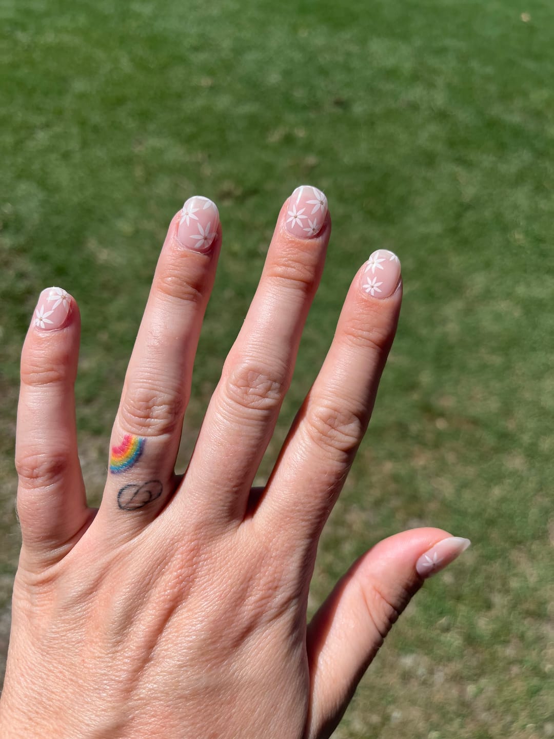 Customer photo review of Pretty Pink Daisies DIY Semicured Gel Nail Sticker Kit