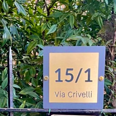 Customer photo review of Numero civico in ottone modello Prestige Square