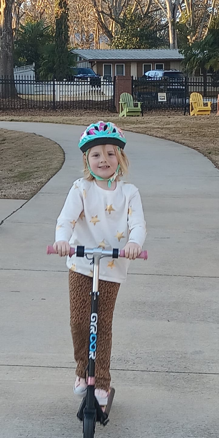 Customer photo review of Gyroor H30Max Kids Electric Scooter For 6-12 Years Old