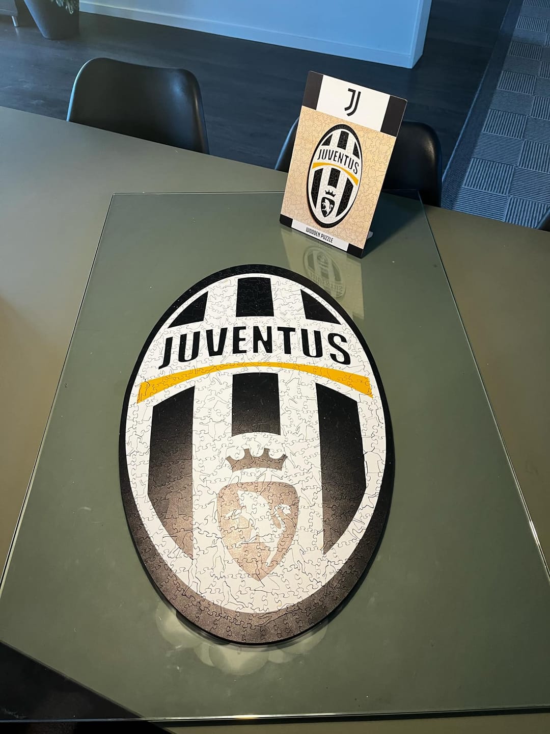Customer photo review of Juventus FC® Retro Logo - Wooden Puzzle