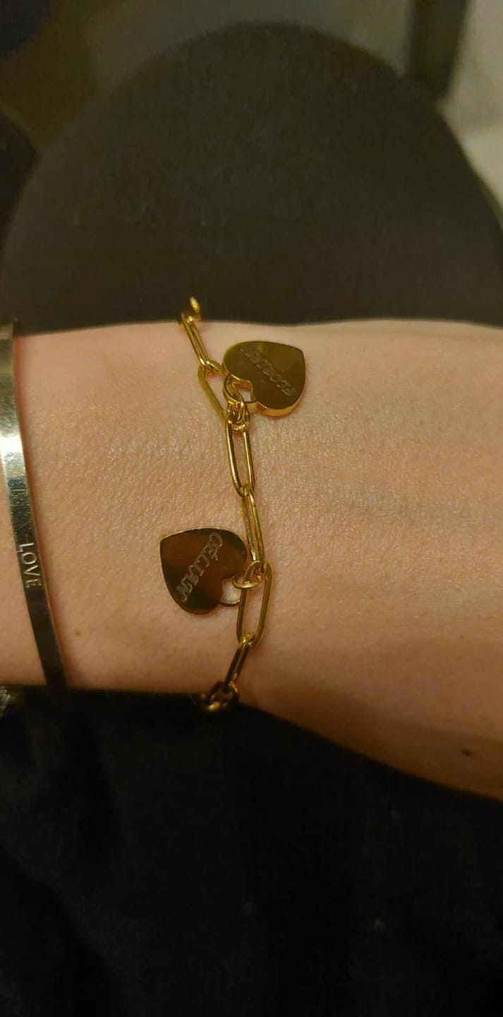 Customer photo review of Bracelet Personnalisé à Cœurs Multiples