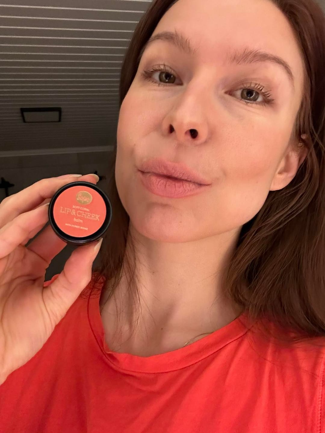 Customer photo review of Huulivoide ja Poskipuna Metsäbiomilla - 3 värivaihtoehtoa
