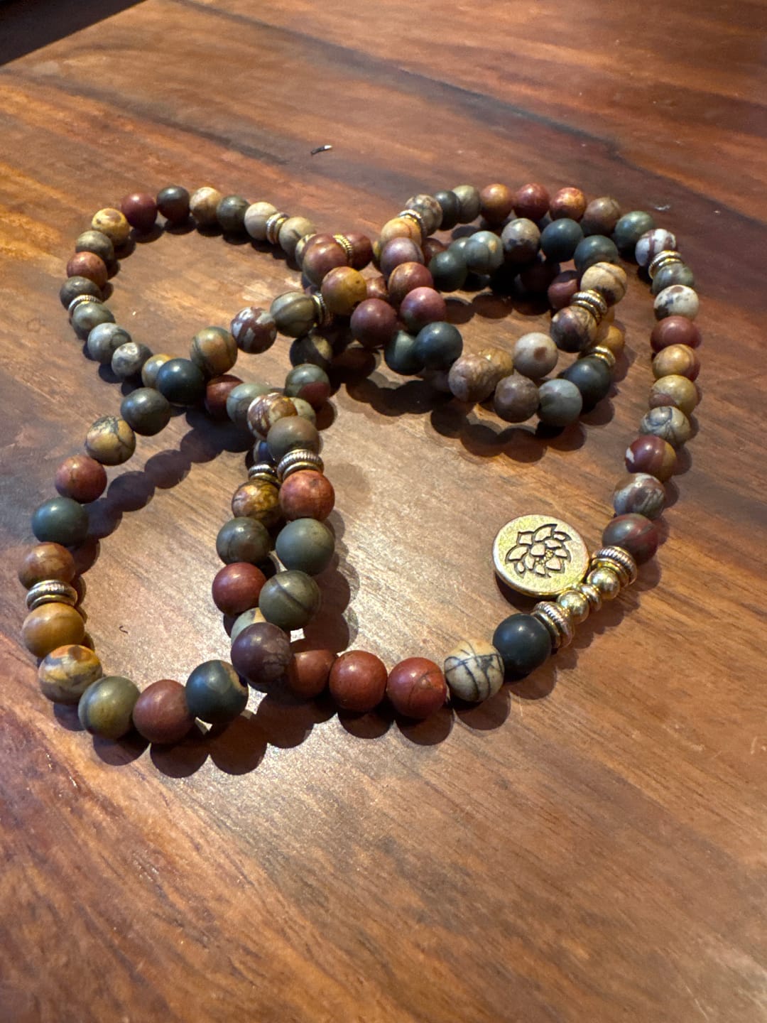 Customer photo review of Buddha Stones 108 Mala Perlen Picasso Jaspis Stein Mut Energie Armband