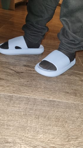 Customer photo review of HappyFlops