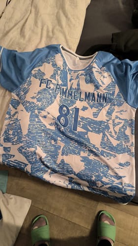 Customer photo review of Benutzerdefiniertes Professionelles Hellblau Weiß Zerrissenes Fußballtrikot