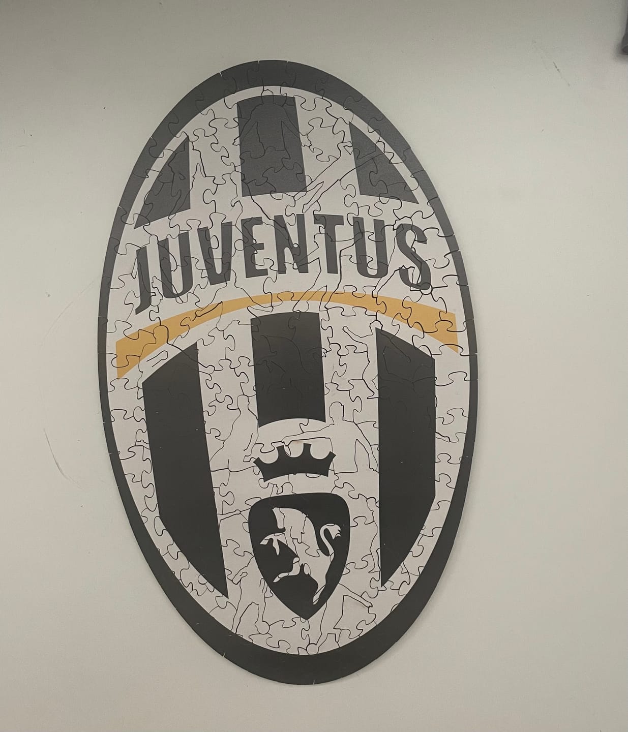 Customer photo review of Juventus FC® Retro Logo - Wooden Puzzle