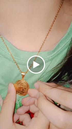Customer video review of Printave™ Personalized Oval Locket