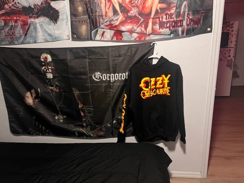 Customer photo review of Ozzy Osbourne - The Ultimate Sin - Pullover Hoodie