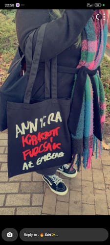 Customer photo review of FURCSÁK TOTEBAG | Carson Coma x Vates