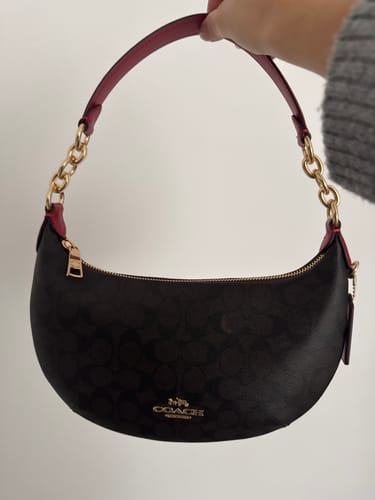 Customer photo review of Payton Hobo Bag In Signature Canvas (Gold_Walnut_Bold_Red) - Disponivel