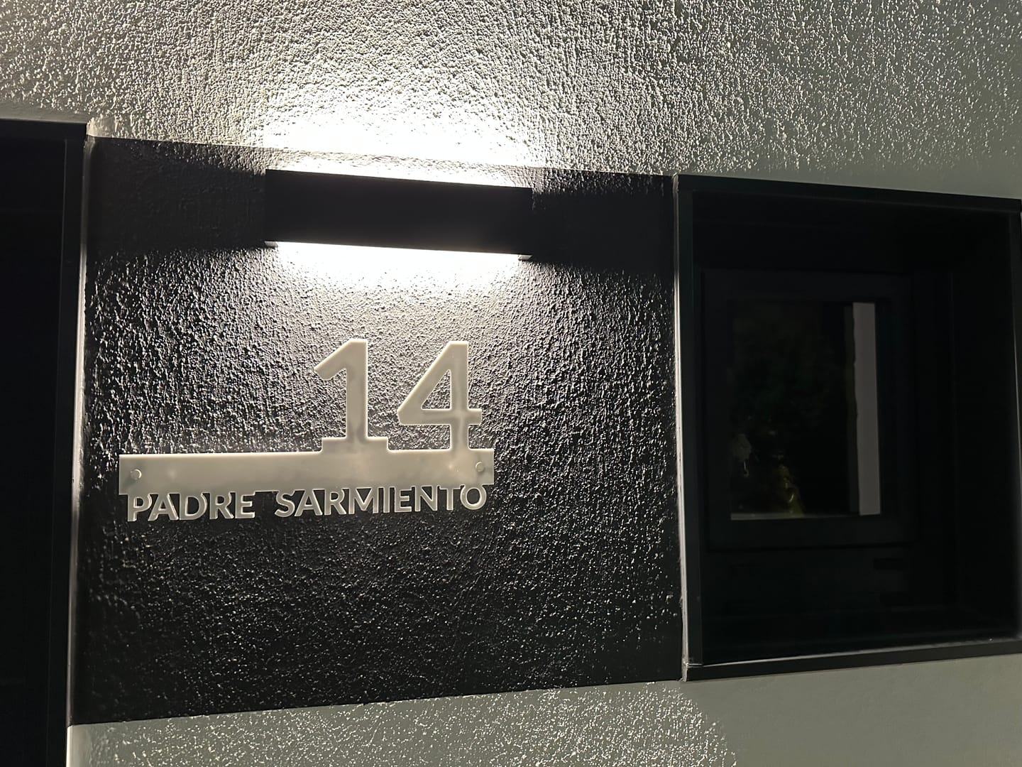 Customer photo review of Numero civico e testo sagomato modello Line 02 Acrilico