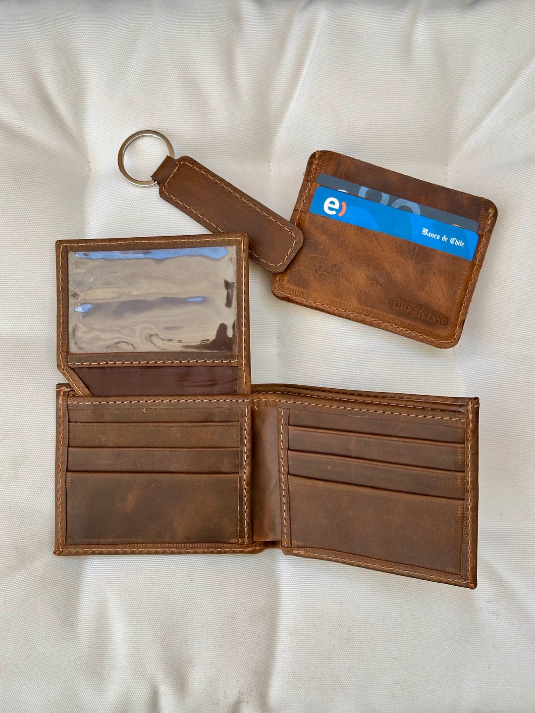 Customer photo review of Llavero de cuero personalizado