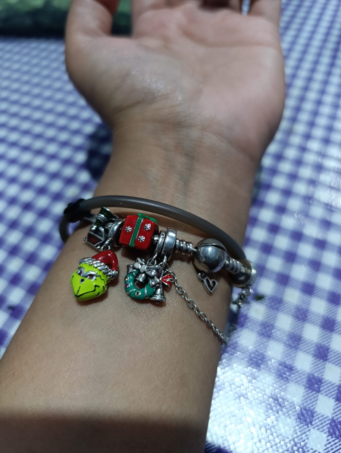 Customer photo review of Pulsera Esfera de Amor y Corazon
