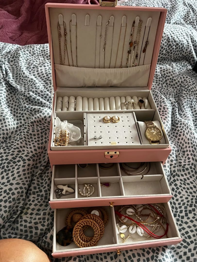 Customer photo review of Luxuriöse Mehrschichtige Schmuckbox – EleganceBox