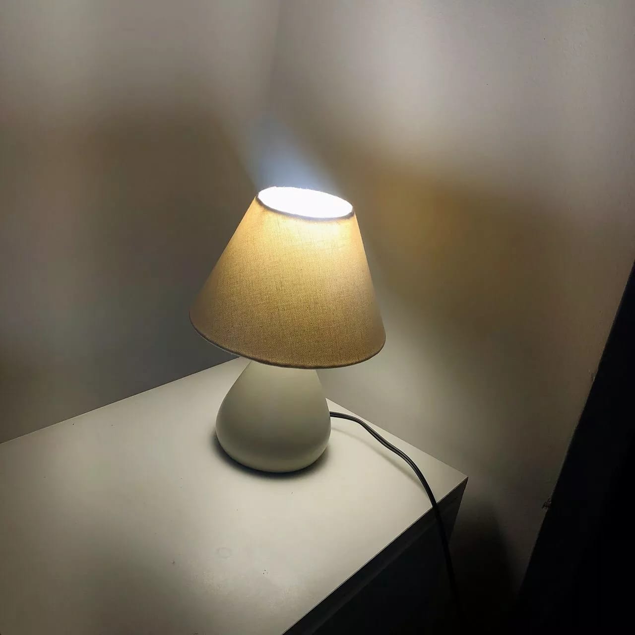 Customer photo review of Abajur de Mesa em Cerâmica com Cúpula de Linho