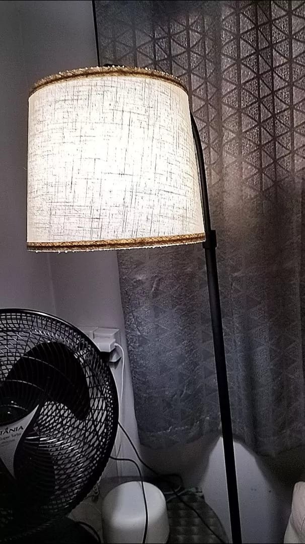 Customer photo review of Luminária de Chão Dimerizável com 3 Níveis de Iluminação