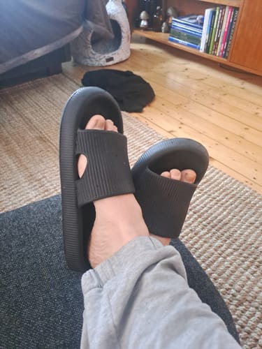 Customer photo review of HappyFlops
